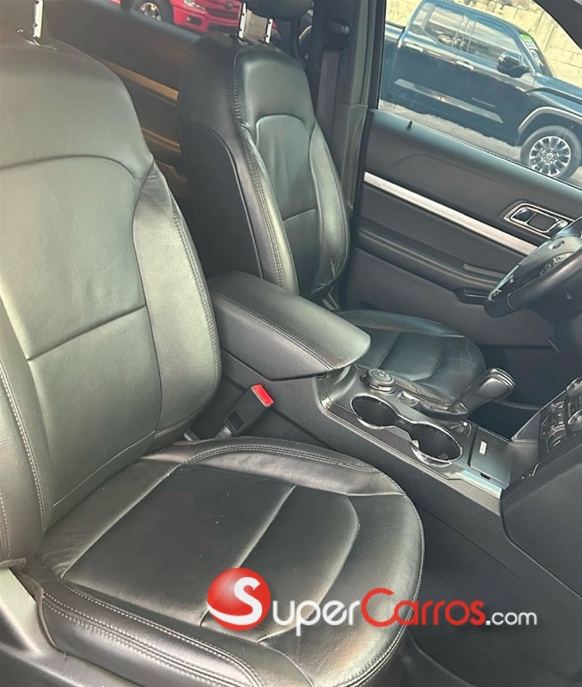 2018 Ford Explorer XLT 4WD — foto 6 / 9