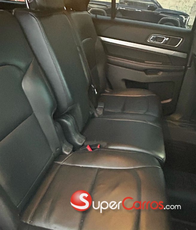 2018 Ford Explorer XLT 4WD — foto 7 / 9