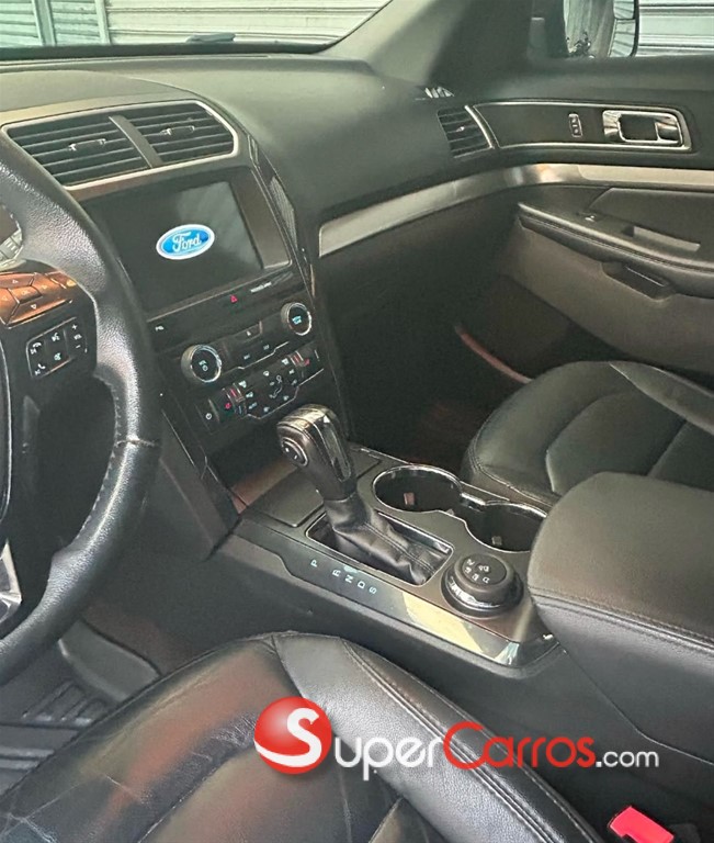 2018 Ford Explorer XLT 4WD — foto 8 / 9