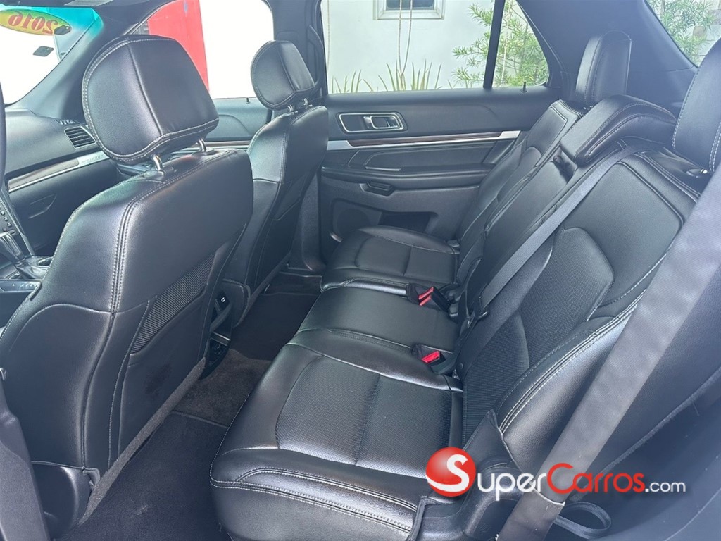 2016 Ford Explorer Limited — foto 11 / 12