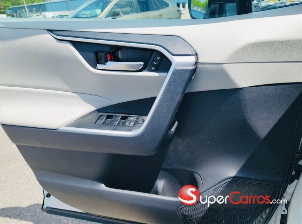 2025 Toyota RAV4 XLE Premium — foto 10 / 12