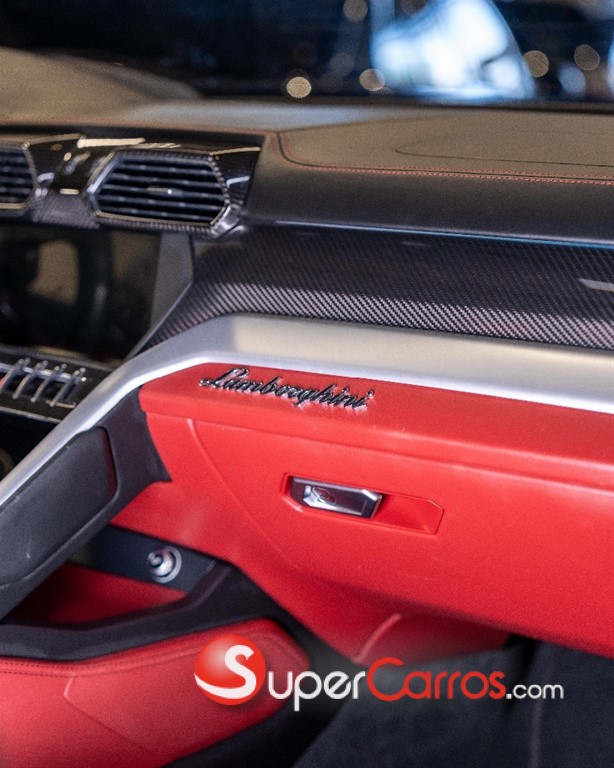 2019 Lamborghini Urus — foto 9 / 12