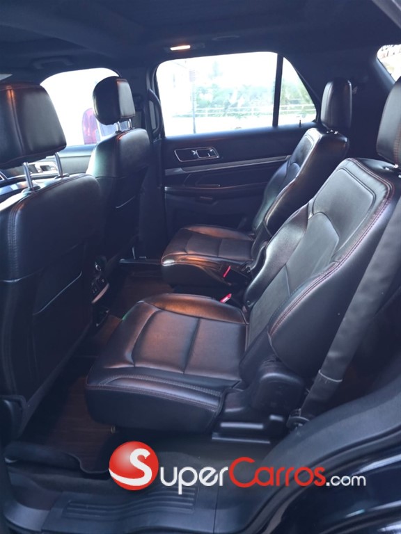 2017 Ford Explorer Sport — foto 8 / 10