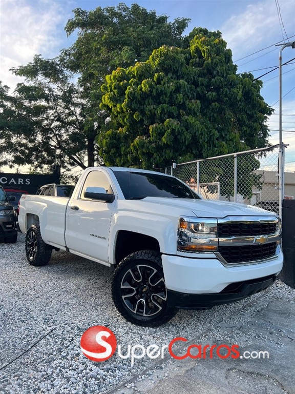 2018 Chevrolet Silverado — foto 2 / 6