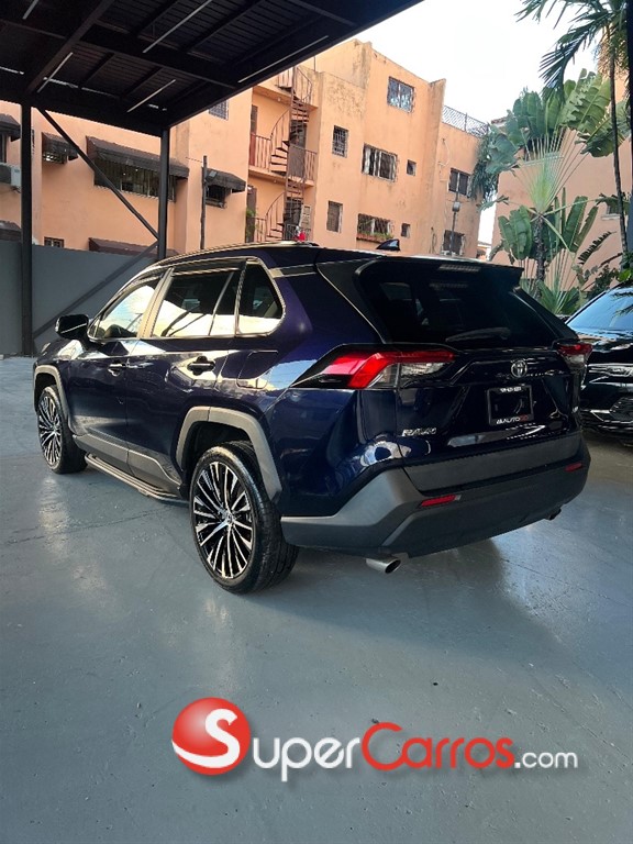 2021 Toyota RAV4 XLE Premium — foto 7 / 9