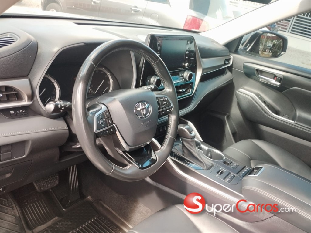 2021 Toyota Highlander XLE — foto 2 / 9