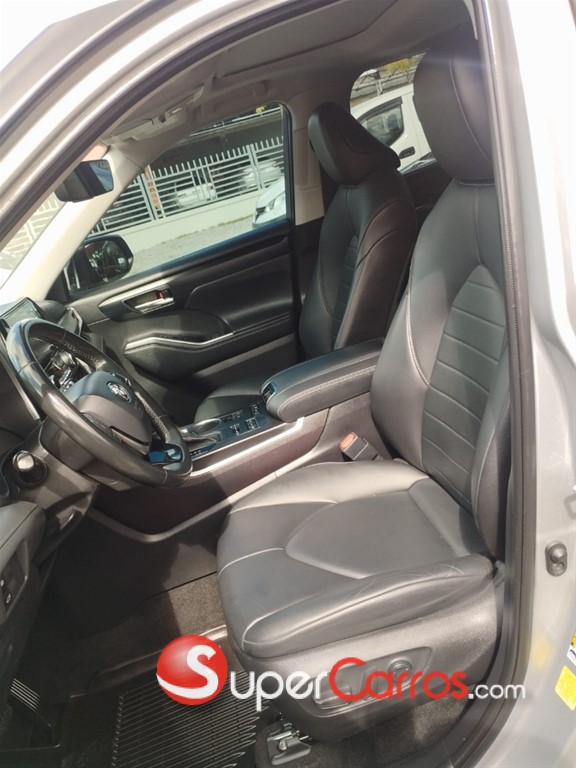 2021 Toyota Highlander XLE — foto 6 / 9
