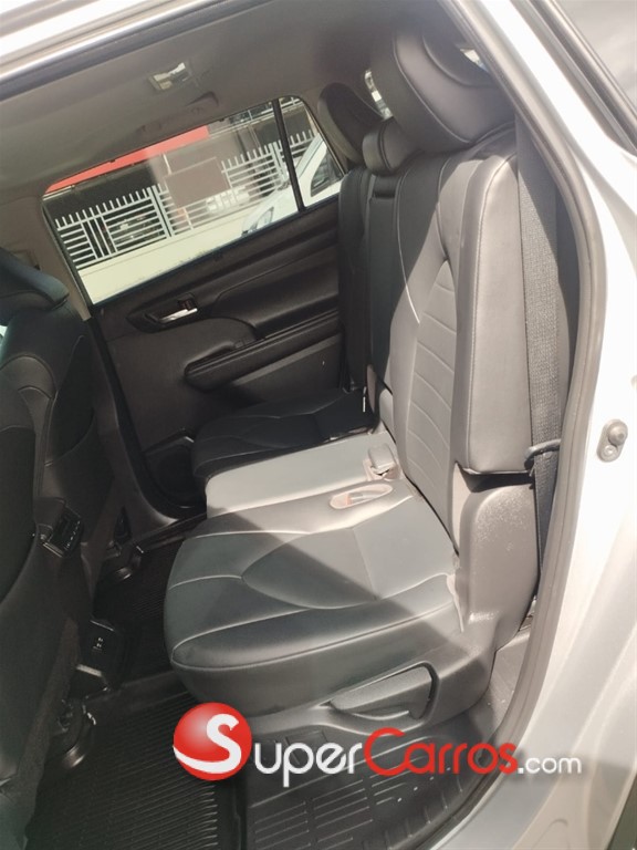 2021 Toyota Highlander XLE — foto 8 / 9