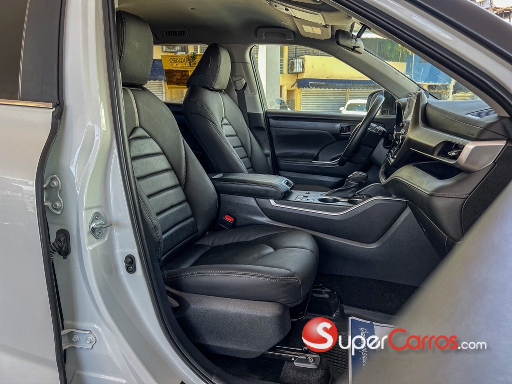 2023 Toyota Highlander LE Plus — foto 6 / 11