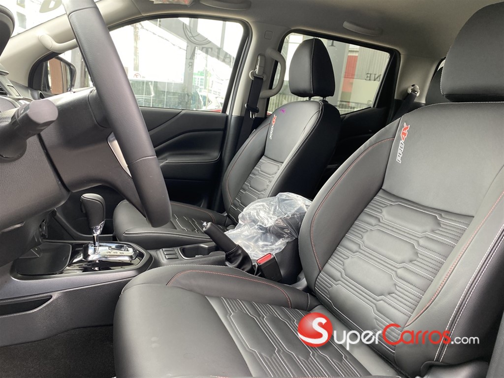2025 Nissan Navara PRO X4 — foto 10 / 11