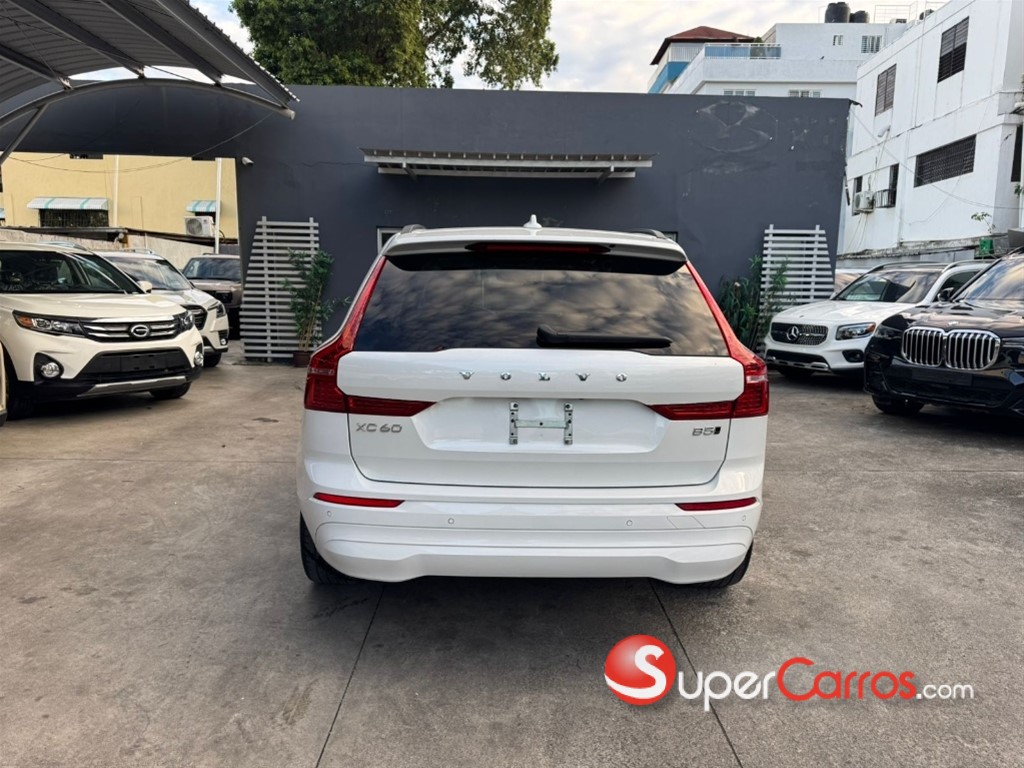 2022 Volvo XC60 B5 Inscription — foto 4 / 12