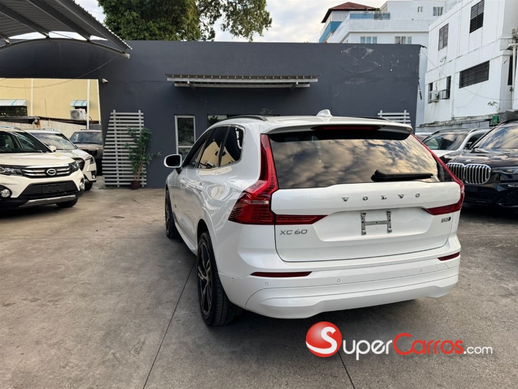2022 Volvo XC60 B5 Inscription — foto 6 / 12
