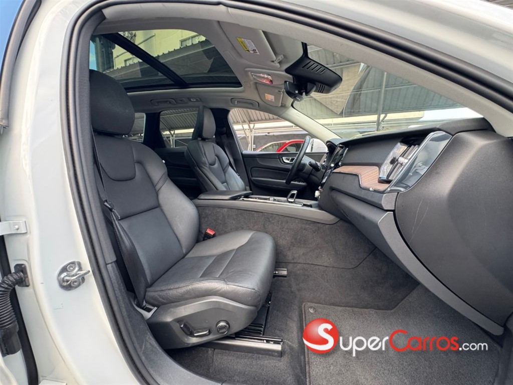 2022 Volvo XC60 B5 Inscription — foto 9 / 12