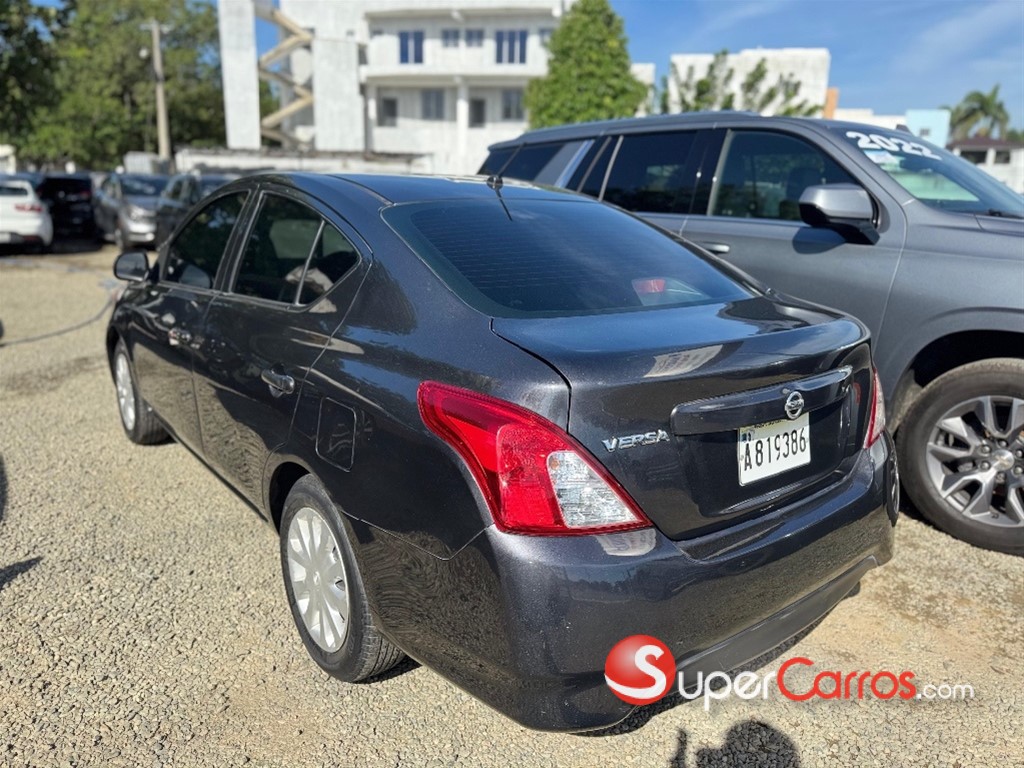 2019 Nissan Versa — foto 3 / 11