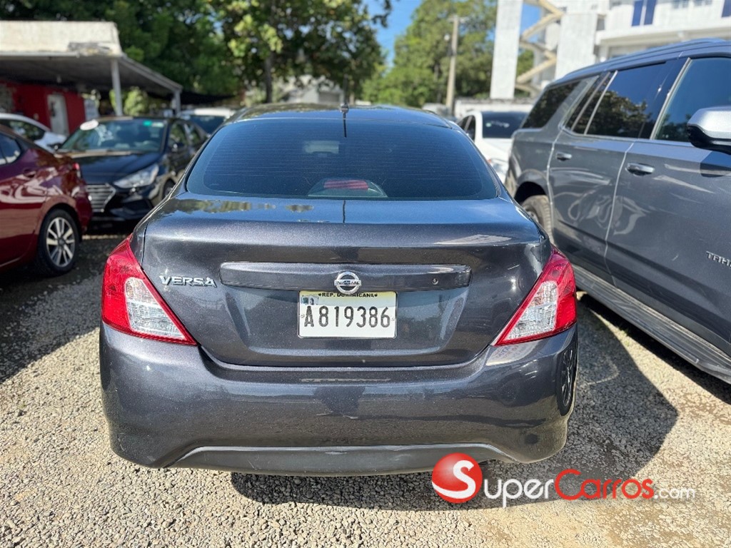2019 Nissan Versa — foto 6 / 11