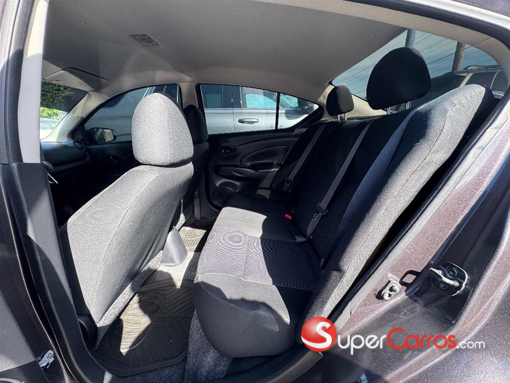 2019 Nissan Versa — foto 8 / 11