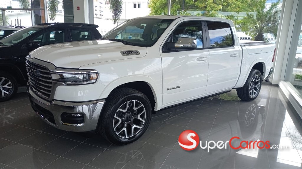 2026 Ram 1500 Laramie Crew Cab — foto 2 / 4