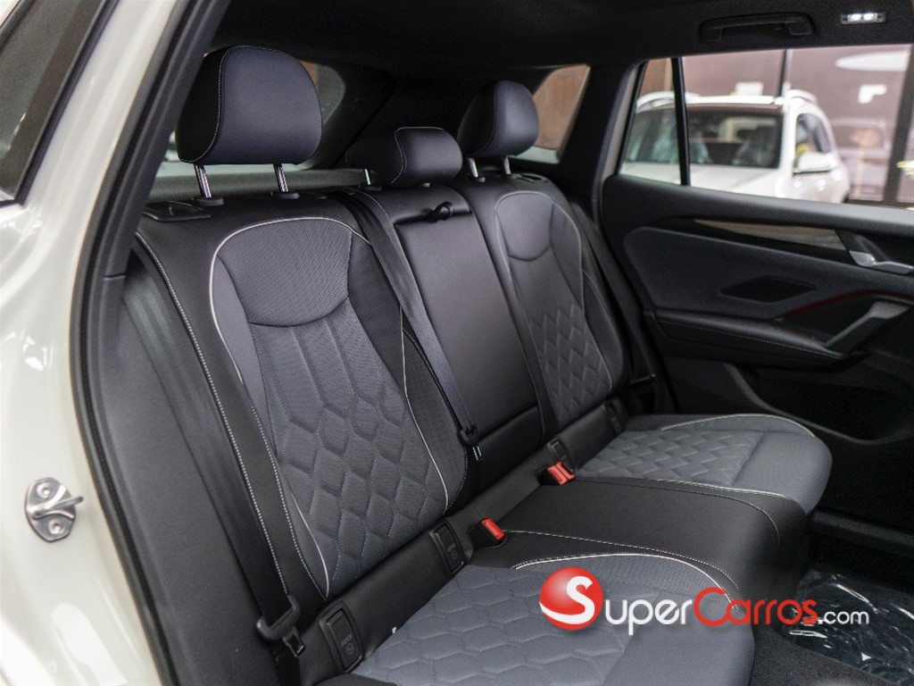 2026 Volkswagen Tiguan R Design — foto 9 / 10