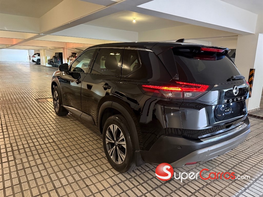 2021 Nissan Rogue SV — foto 4 / 12