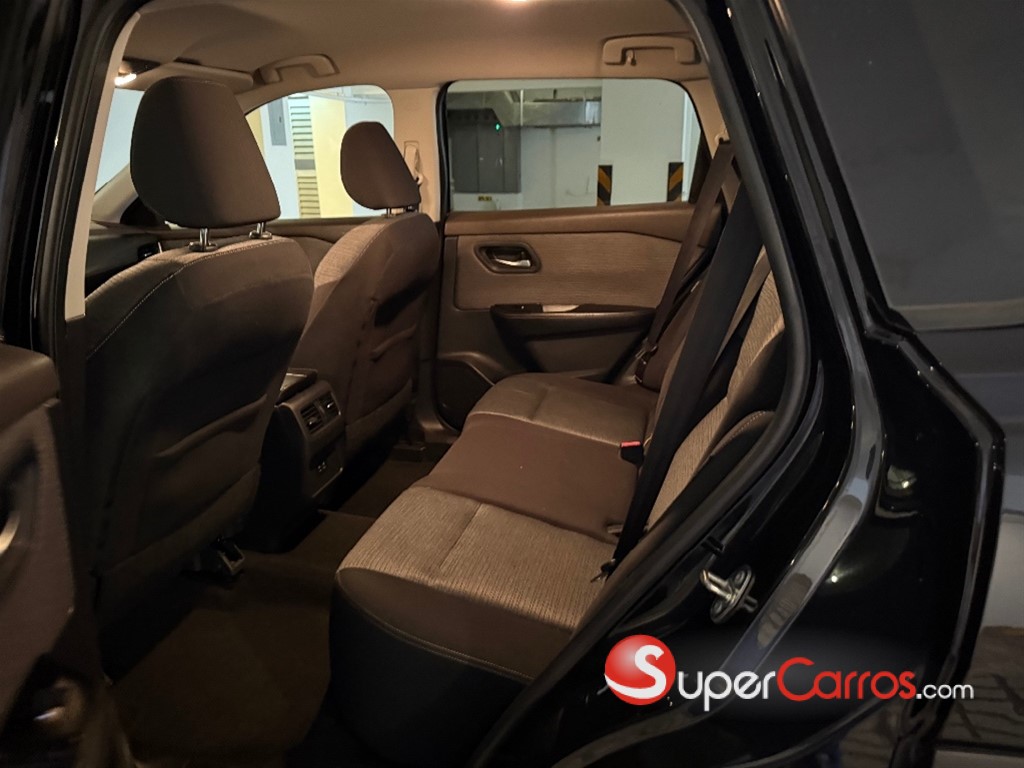 2021 Nissan Rogue SV — foto 7 / 12
