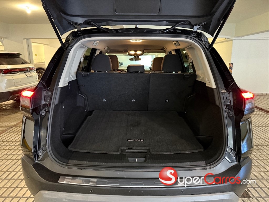 2021 Nissan Rogue SV — foto 8 / 12