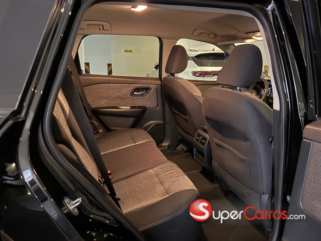 2021 Nissan Rogue SV — foto 10 / 12