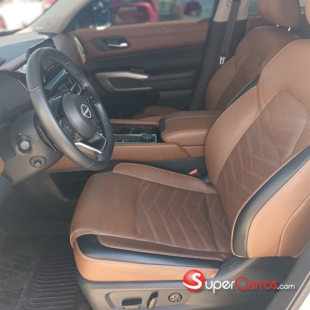 2023 Nissan Pathfinder Exclusive — foto 8 / 11