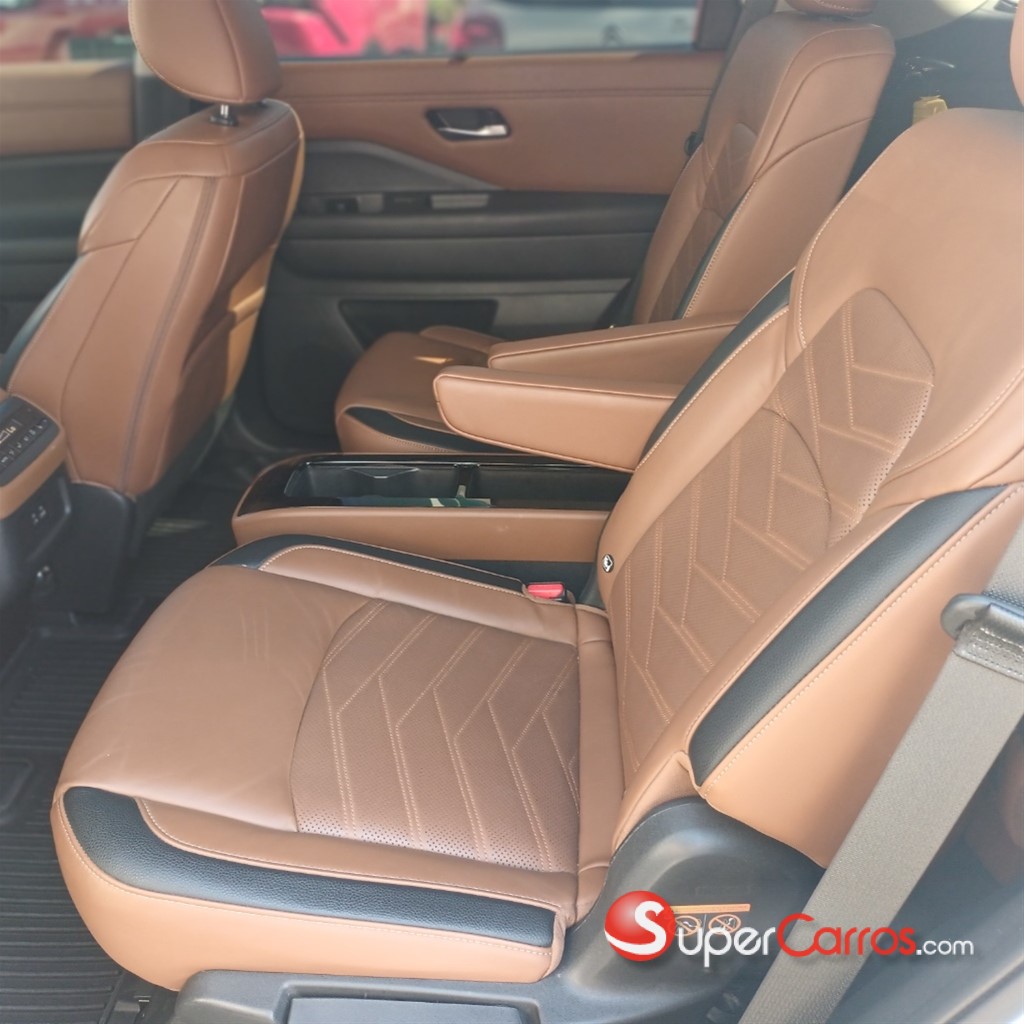 2023 Nissan Pathfinder Exclusive — foto 10 / 11
