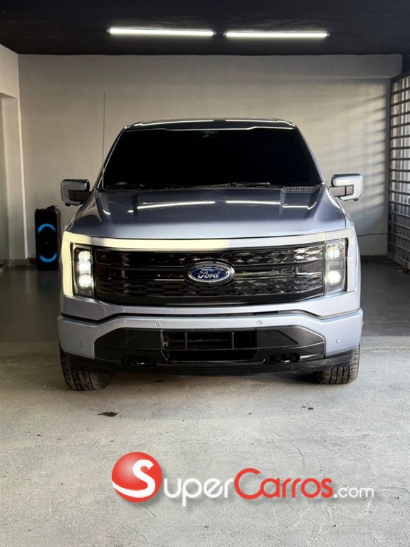 2022 Ford F 150 Lightning Platinum — foto 2 / 12