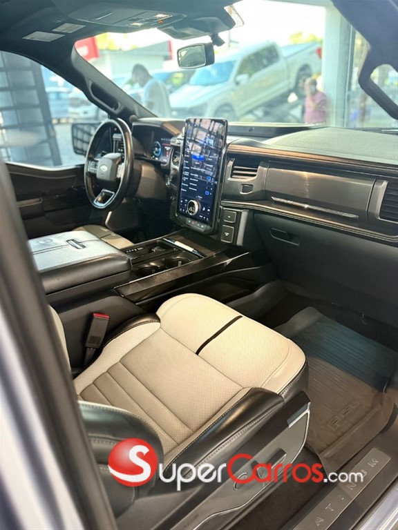 2022 Ford F 150 Lightning Platinum — foto 8 / 12