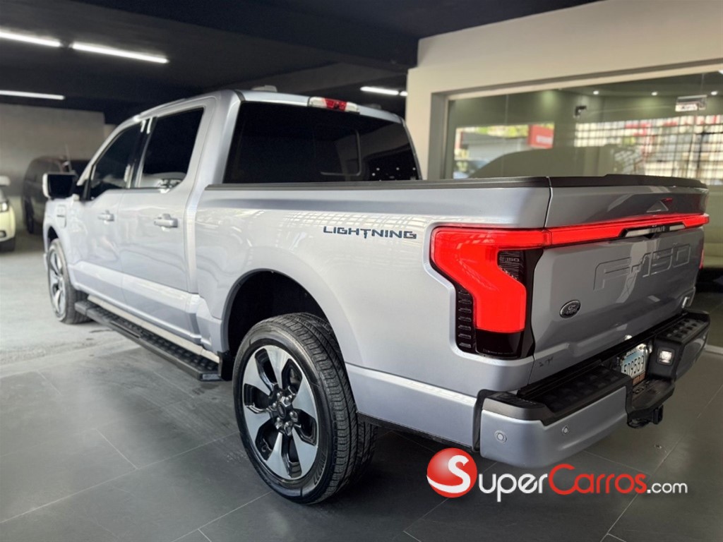 2022 Ford F 150 Lightning Platinum — foto 12 / 12