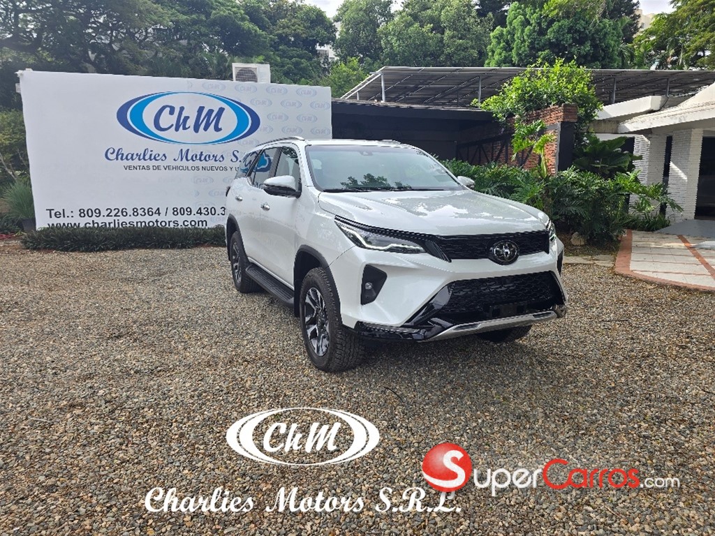 2026 Toyota Fortuner SRV TSS — foto 2 / 11