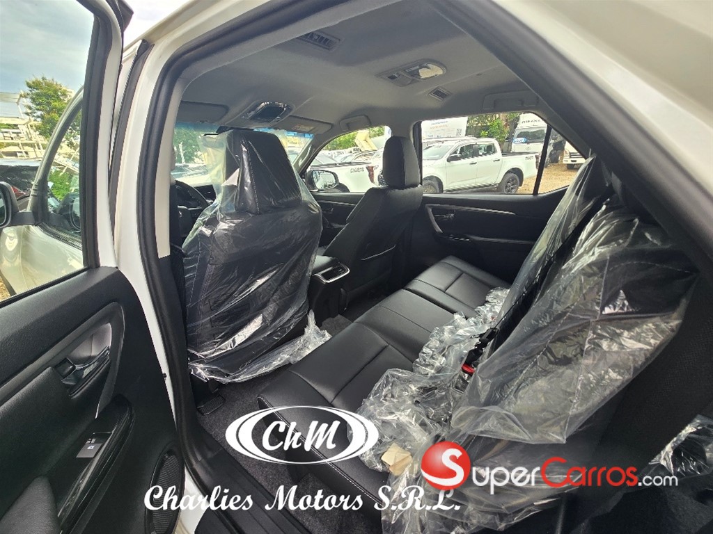 2026 Toyota Fortuner SRV TSS — foto 6 / 11