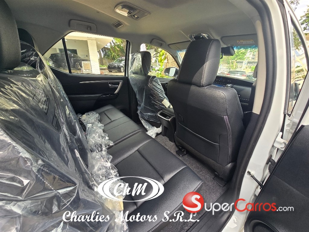 2026 Toyota Fortuner SRV TSS — foto 8 / 11