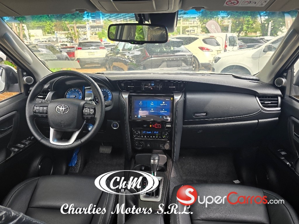 2026 Toyota Fortuner SRV TSS — foto 9 / 11
