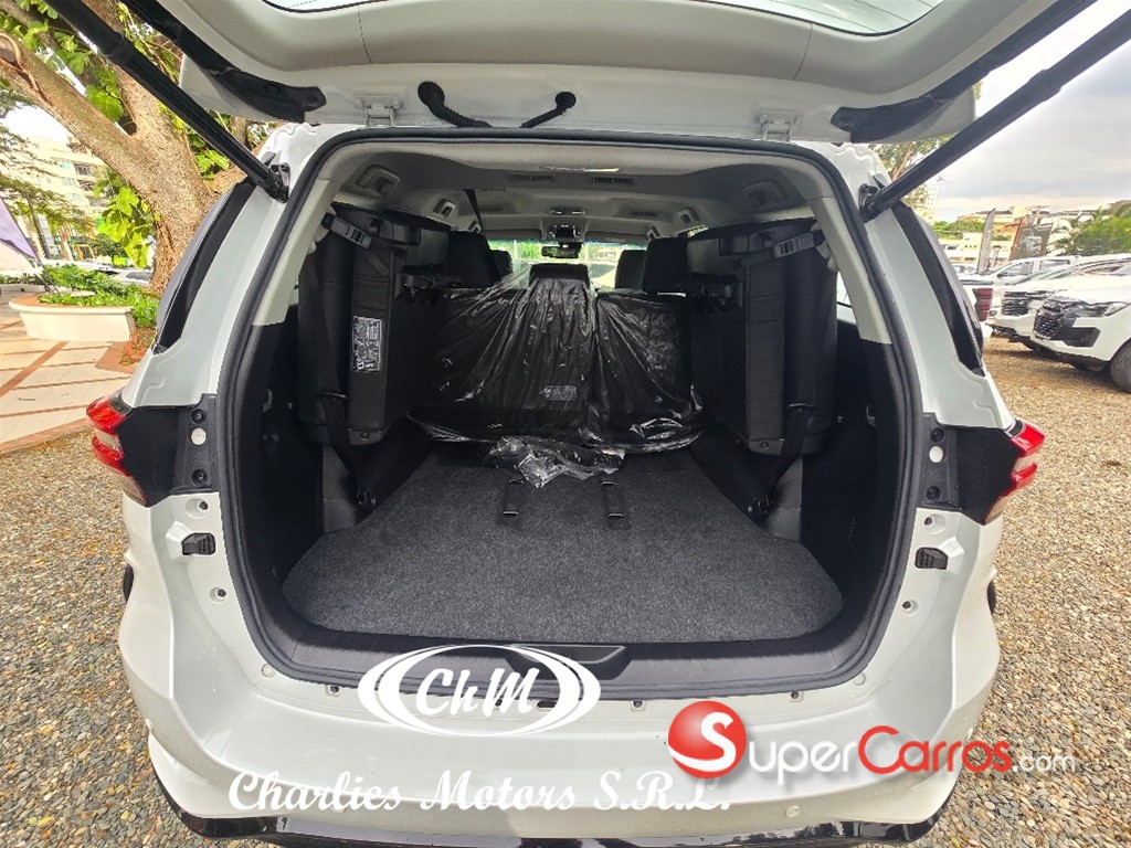 2026 Toyota Fortuner SRV TSS — foto 11 / 11