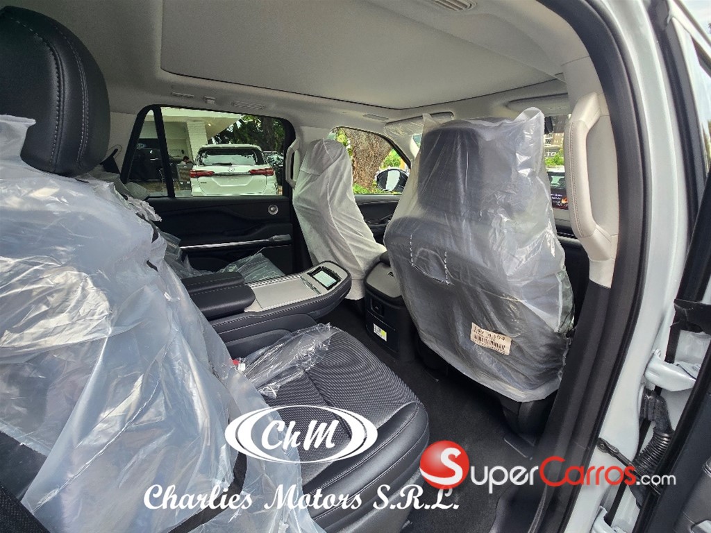 2026 Lincoln Navigator Reserve II — foto 8 / 12