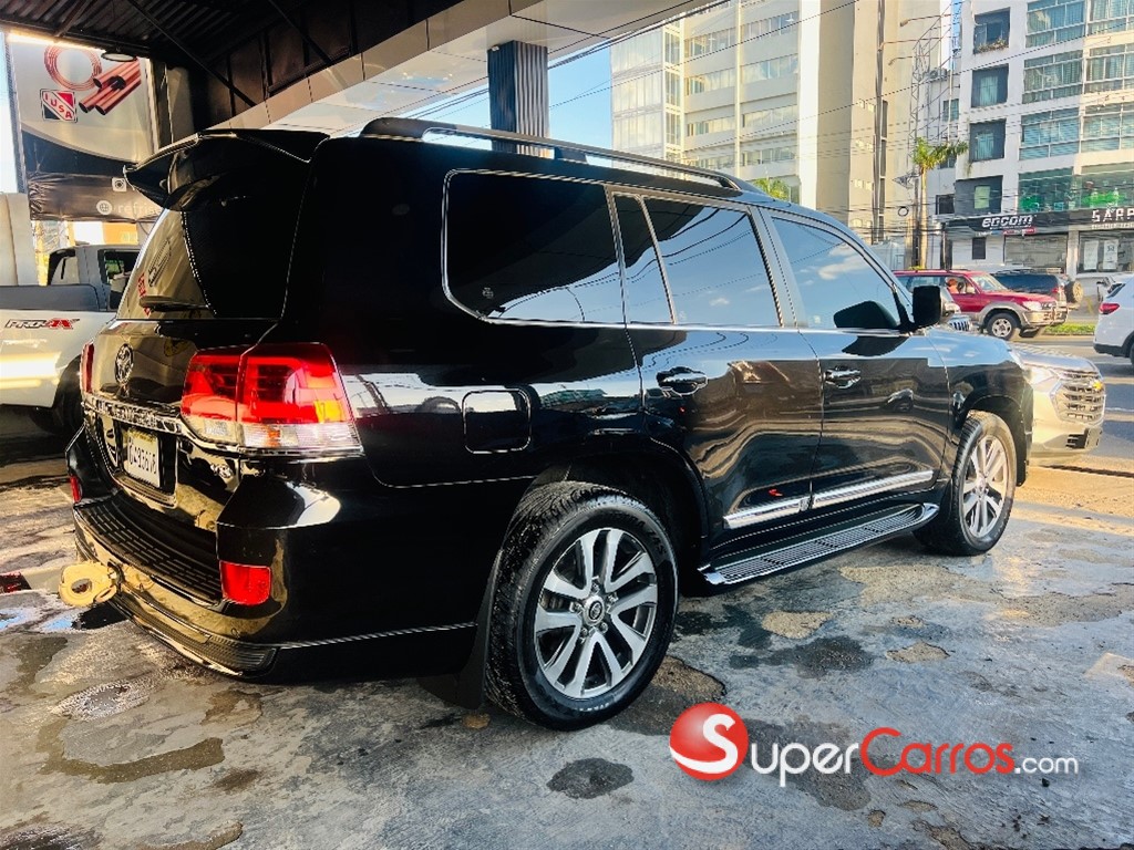 2020 Toyota Land Cruiser VXR — foto 6 / 12