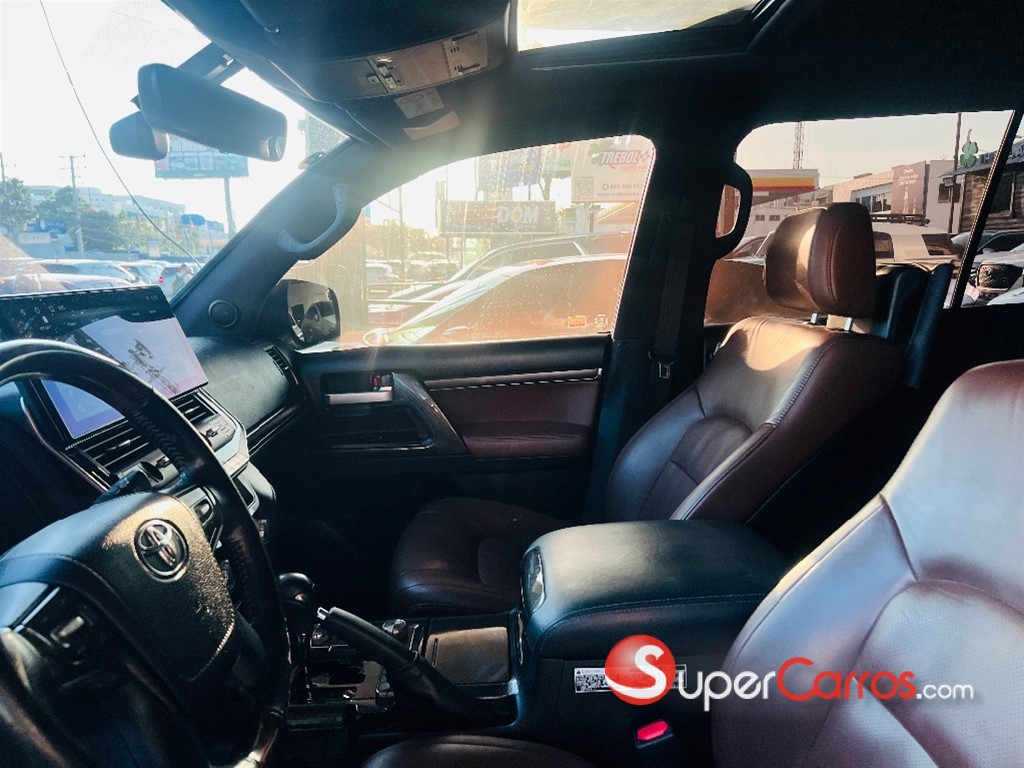2020 Toyota Land Cruiser VXR — foto 8 / 12