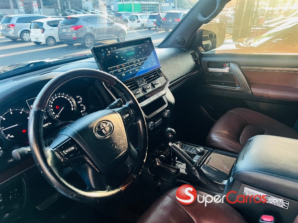 2020 Toyota Land Cruiser VXR — foto 9 / 12