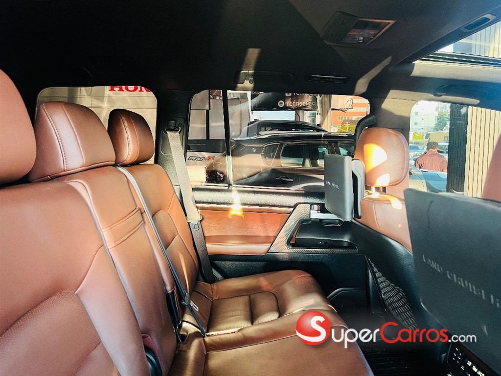 2020 Toyota Land Cruiser VXR — foto 10 / 12