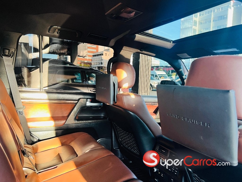 2020 Toyota Land Cruiser VXR — foto 11 / 12