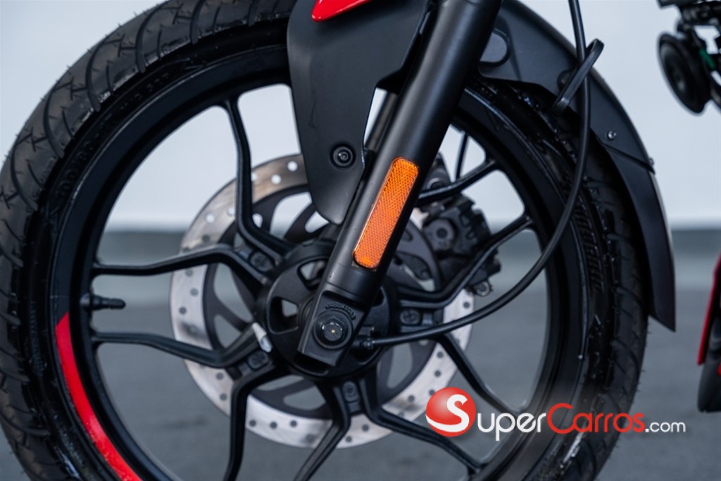 2025 Bajaj Pulsar — foto 10 / 12