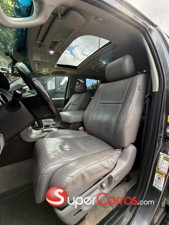 2011 Toyota Sequoia Limited — foto 9 / 12