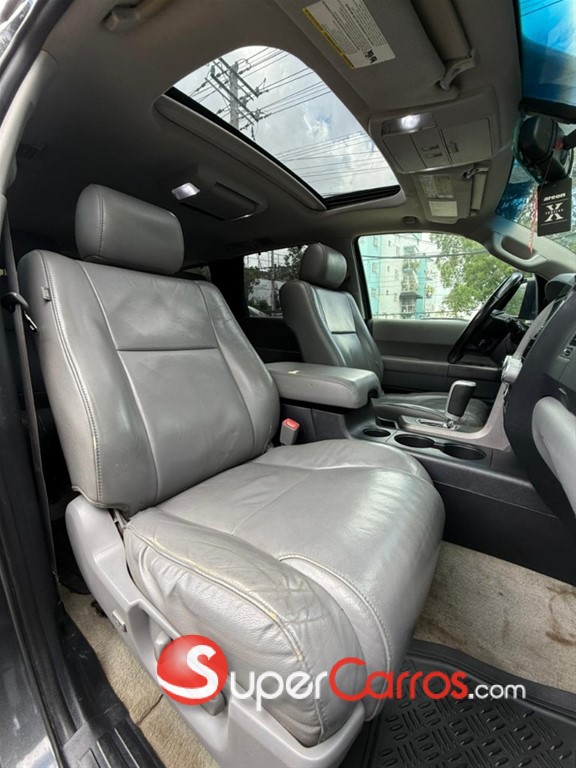 2011 Toyota Sequoia Limited — foto 11 / 12