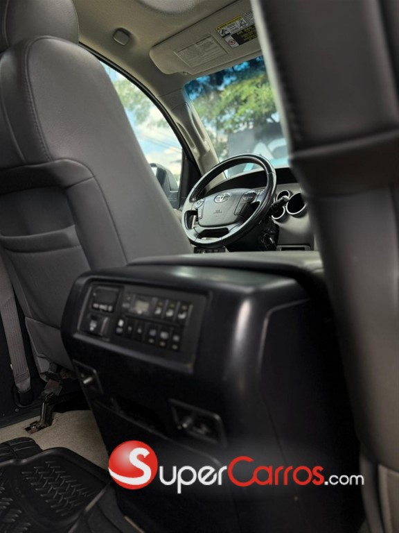 2011 Toyota Sequoia Limited — foto 12 / 12