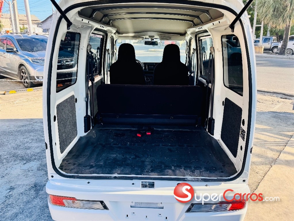 2020 Daihatsu Hijet Minivan — foto 9 / 10