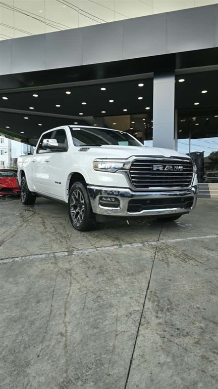 2025 Ram 1500 Laramie Crew Cab — foto 3 / 12