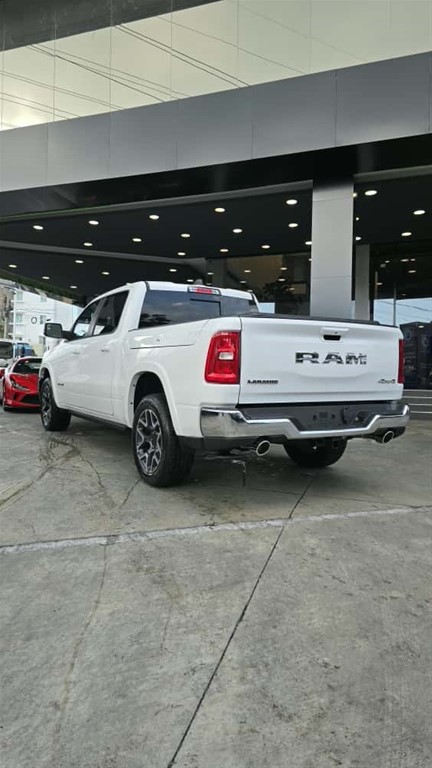 2025 Ram 1500 Laramie Crew Cab — foto 4 / 12
