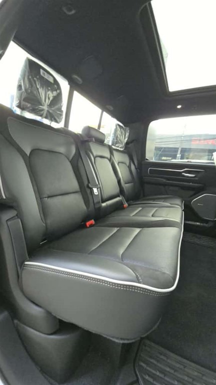 2025 Ram 1500 Laramie Crew Cab — foto 9 / 12
